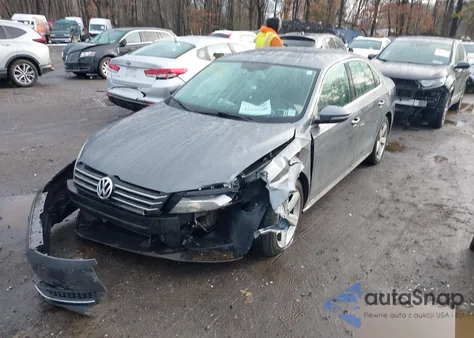 2012 Volkswagen Passat 2.5L Se z USA, uszkodzony, nr VIN 1VWBP7A39CC019622